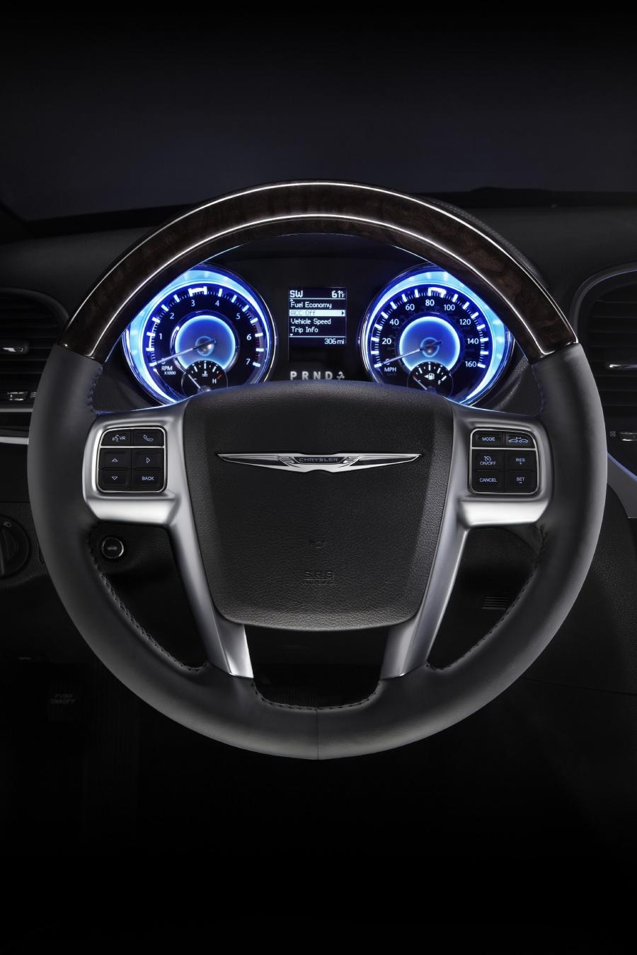  Chrysler 300C 2011 года  (фото 2 из 83)